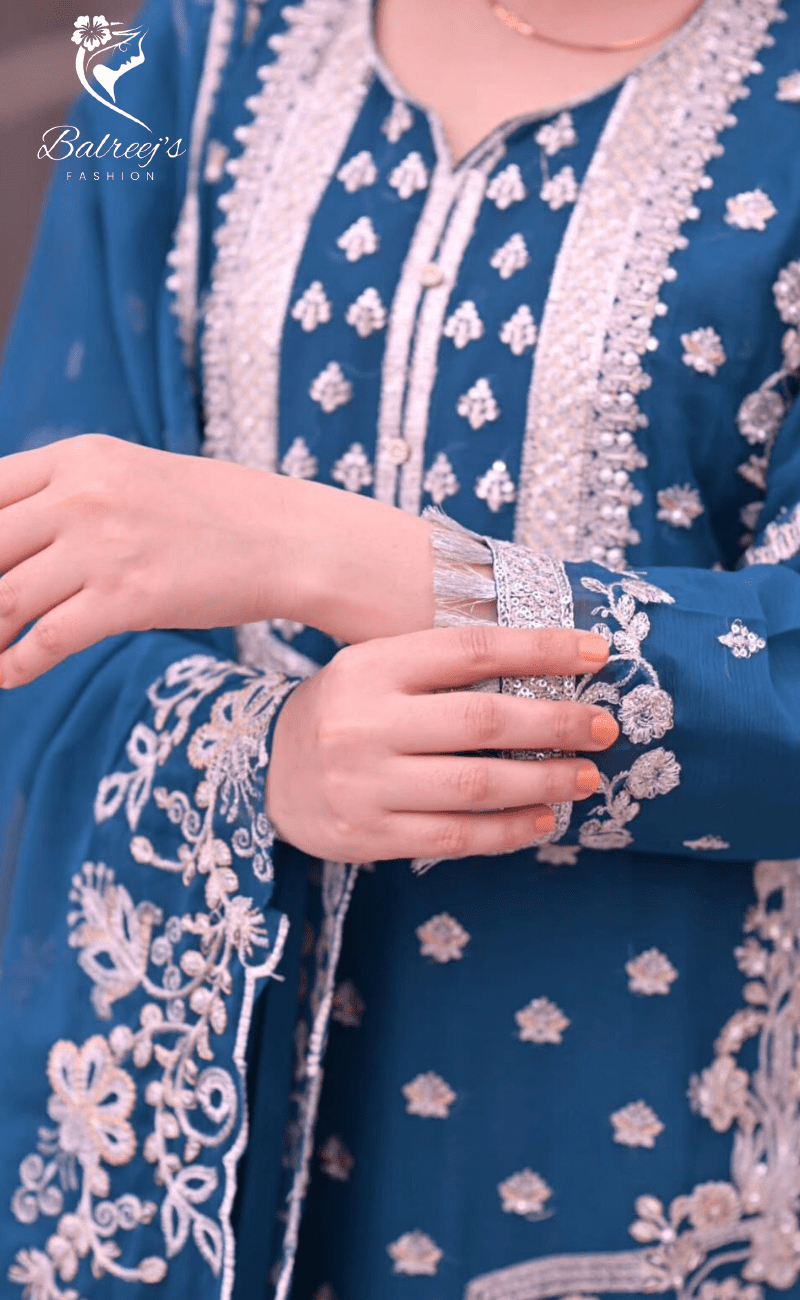 Dur-e-Fishan Silver Embroidered Suit image 6