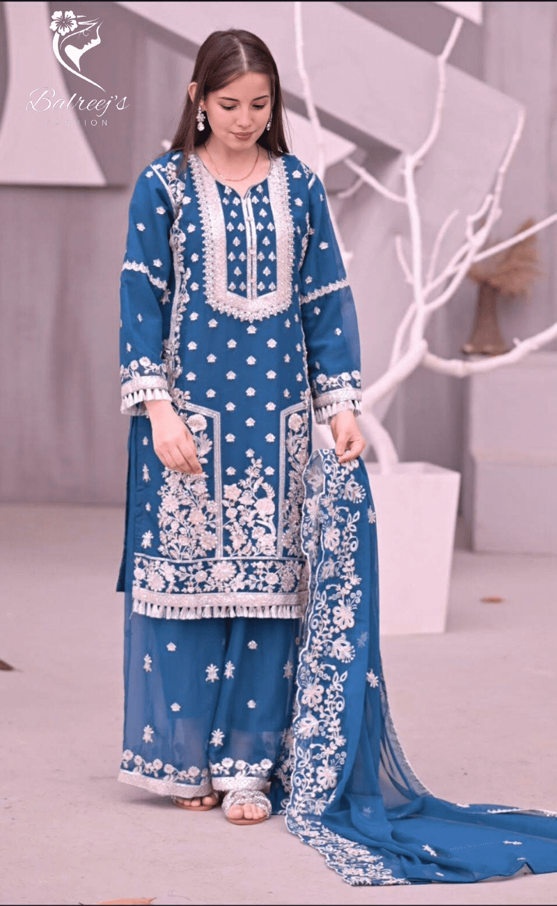 Dur-e-Fishan Silver Embroidered Suit image 4