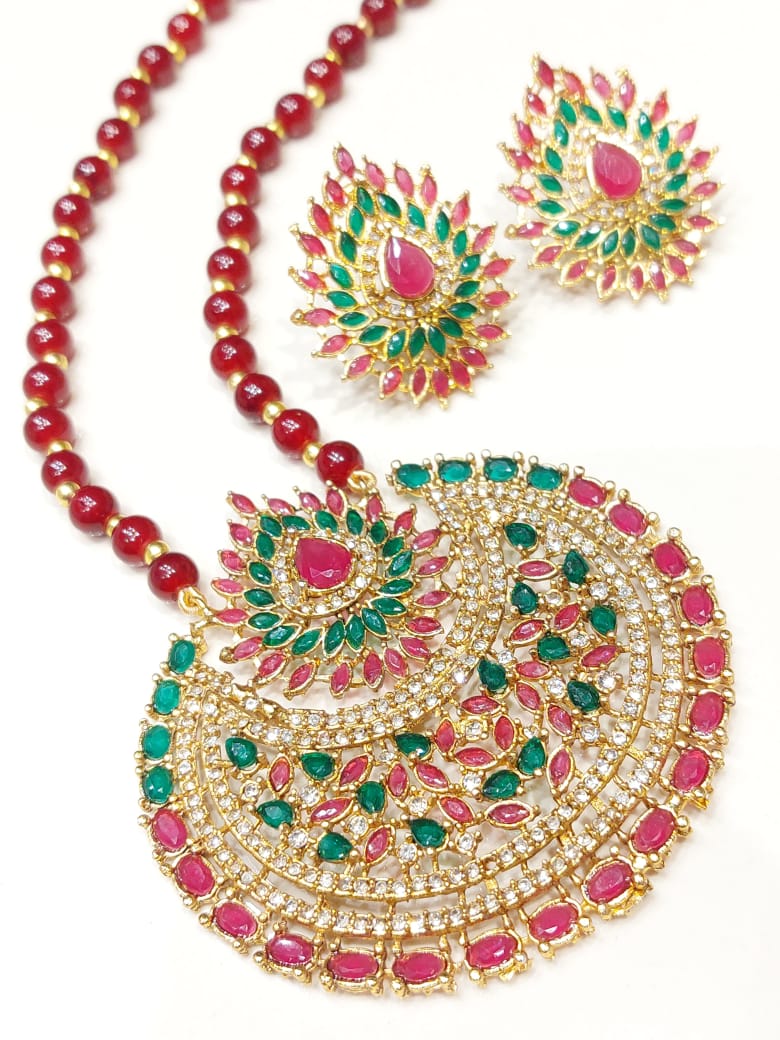 Elegant White Bead & Gold-Plated Floral Pendant Jewelry Set BMJ-001