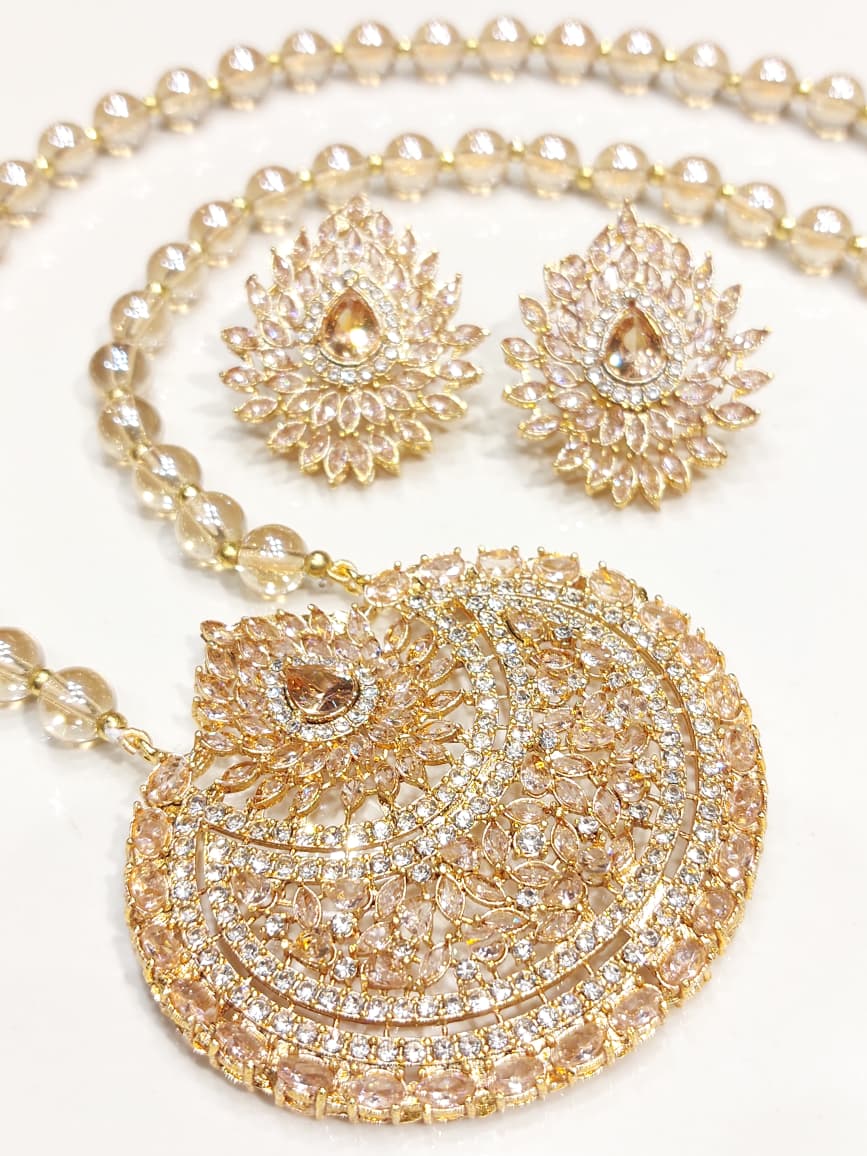 BMJ-001 Elegant White Bead & Gold-Plated Floral Pendant Jewelry Set