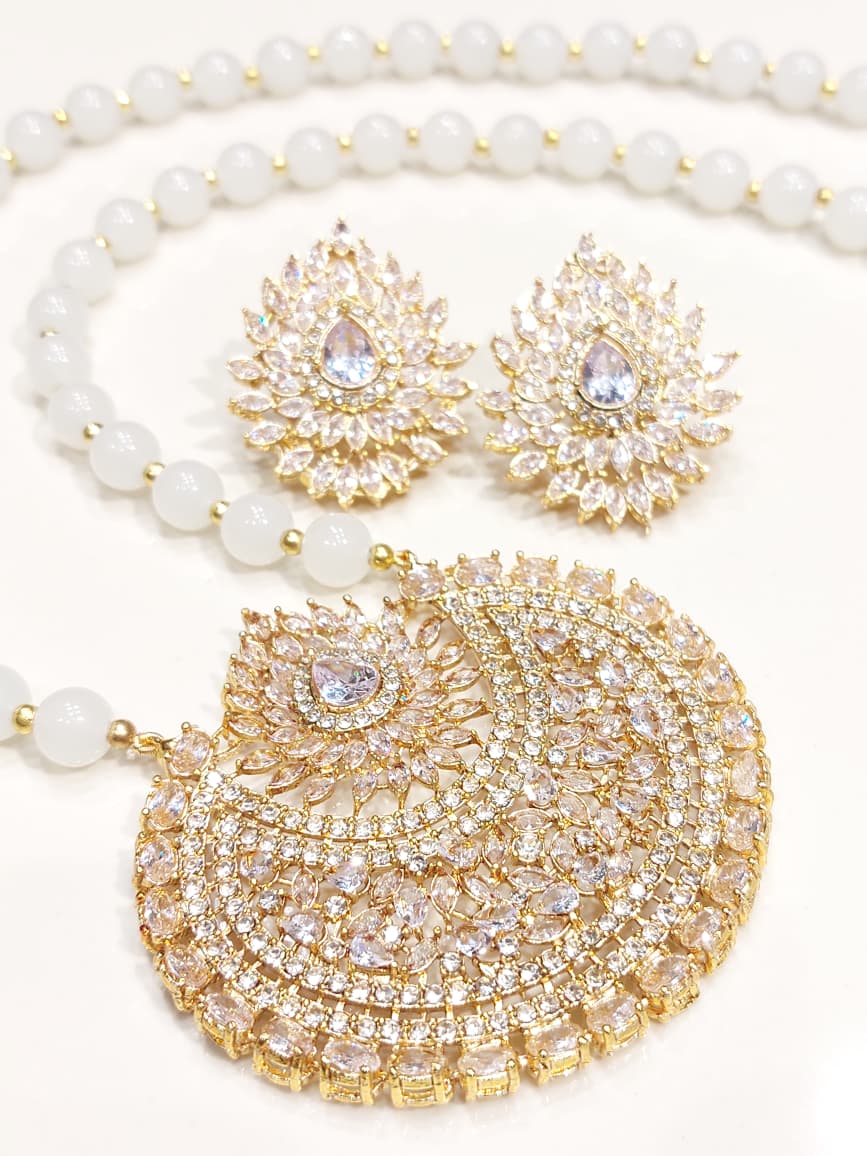BMJ-001 Elegant White Bead & Gold-Plated Floral Pendant Jewelry Set