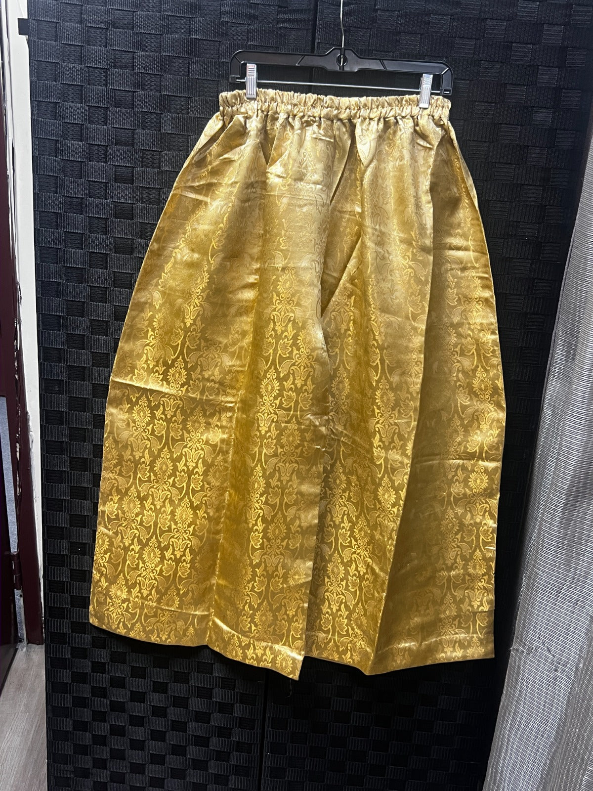 BM-TR-024 Pearl Ivory Gold Diamond Jacquard Banarasi Jacquard Straight-Leg Trousers