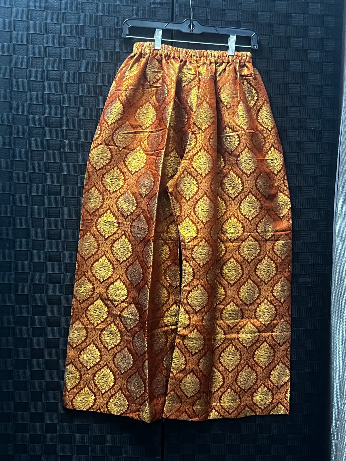 BM-TR-033 Deep Plum Gold Scallop Floral Banarasi Jacquard Palazzo Trousers