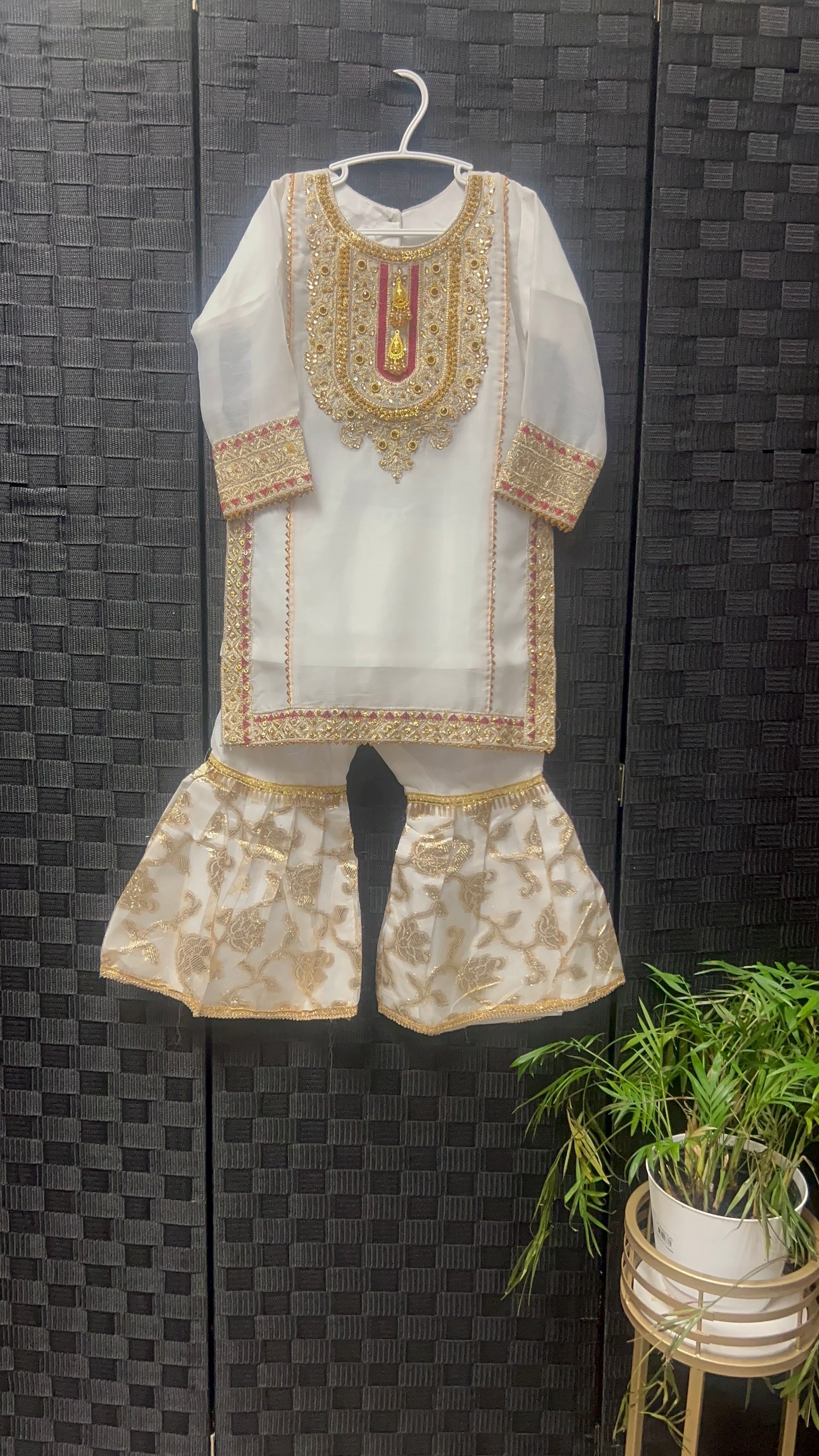 BMK - 001 | Timeless White & Gold Chiffon Gharara Set for Girls - Boutique By MaryamBoutique By MaryamBoutique By Maryam22BMK - 001 | Timeless White & Gold Chiffon Gharara Set for Girls