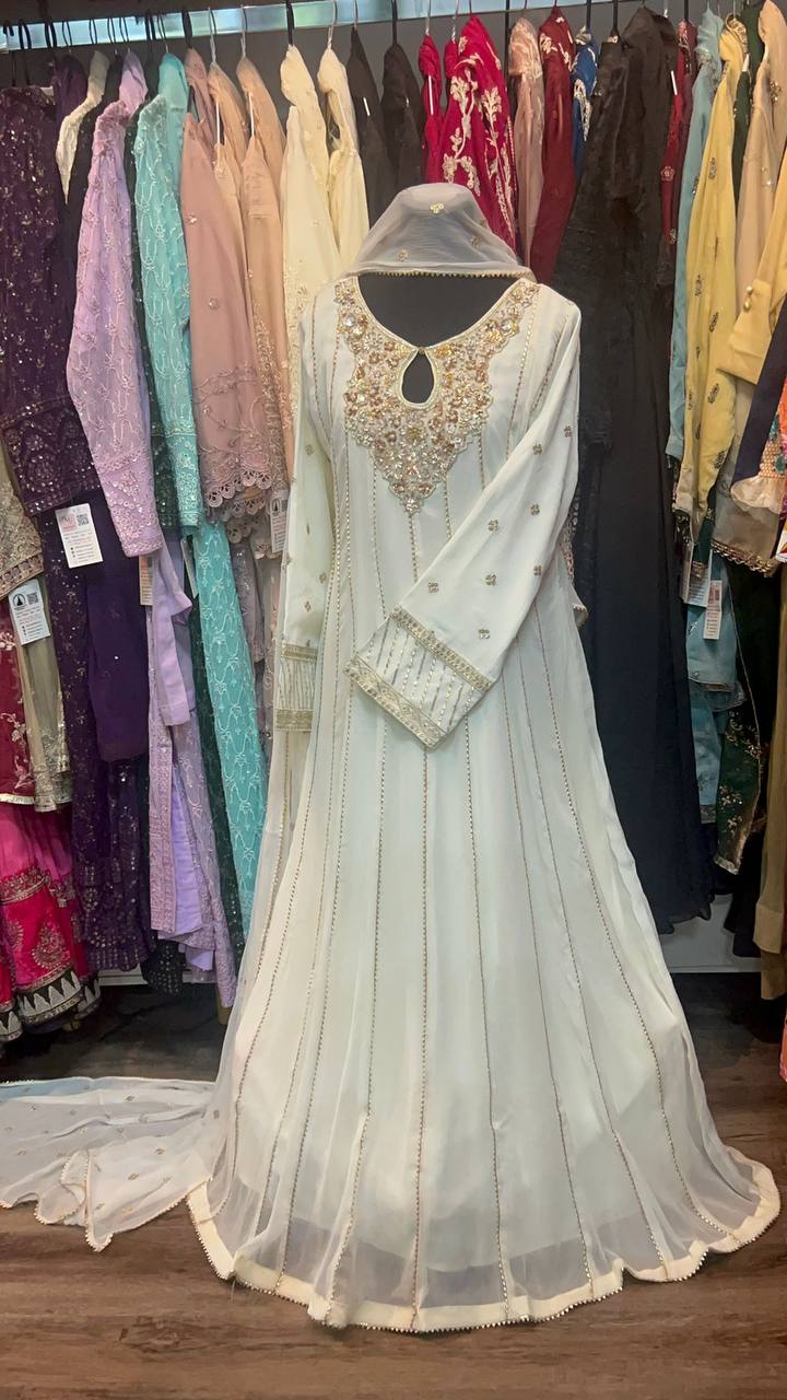Elegant Chiffon Maxi Dress - Boutique Maryam | Formal Wedding & Party Gown - Boutique By MaryamBoutique By MaryamBoutique By Maryamoff - whitesElegant Chiffon Maxi Dress - Boutique Maryam | Formal Wedding & Party Gown