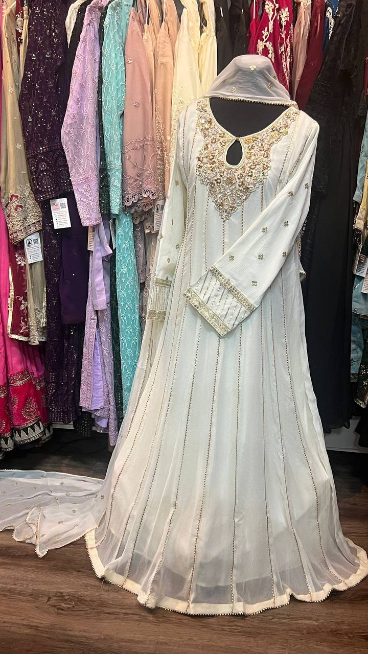 Elegant Chiffon Maxi Dress - Boutique Maryam | Formal Wedding & Party Gown - Boutique By MaryamBoutique By MaryamBoutique By Maryamoff - whitesElegant Chiffon Maxi Dress - Boutique Maryam | Formal Wedding & Party Gown